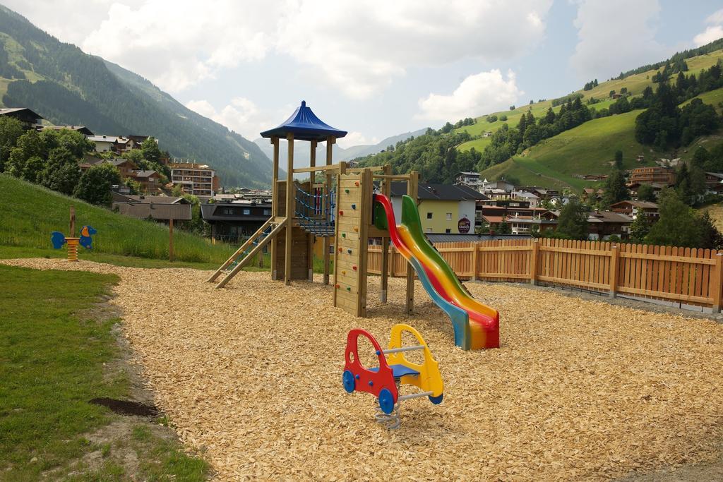 Johanneshof - Dein Mountain Wohlfuehlhotel Saalbach-Hinterglemm Eksteriør billede